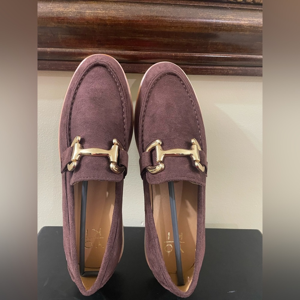 Yoki Men's Plum Loafers with Gold Detail